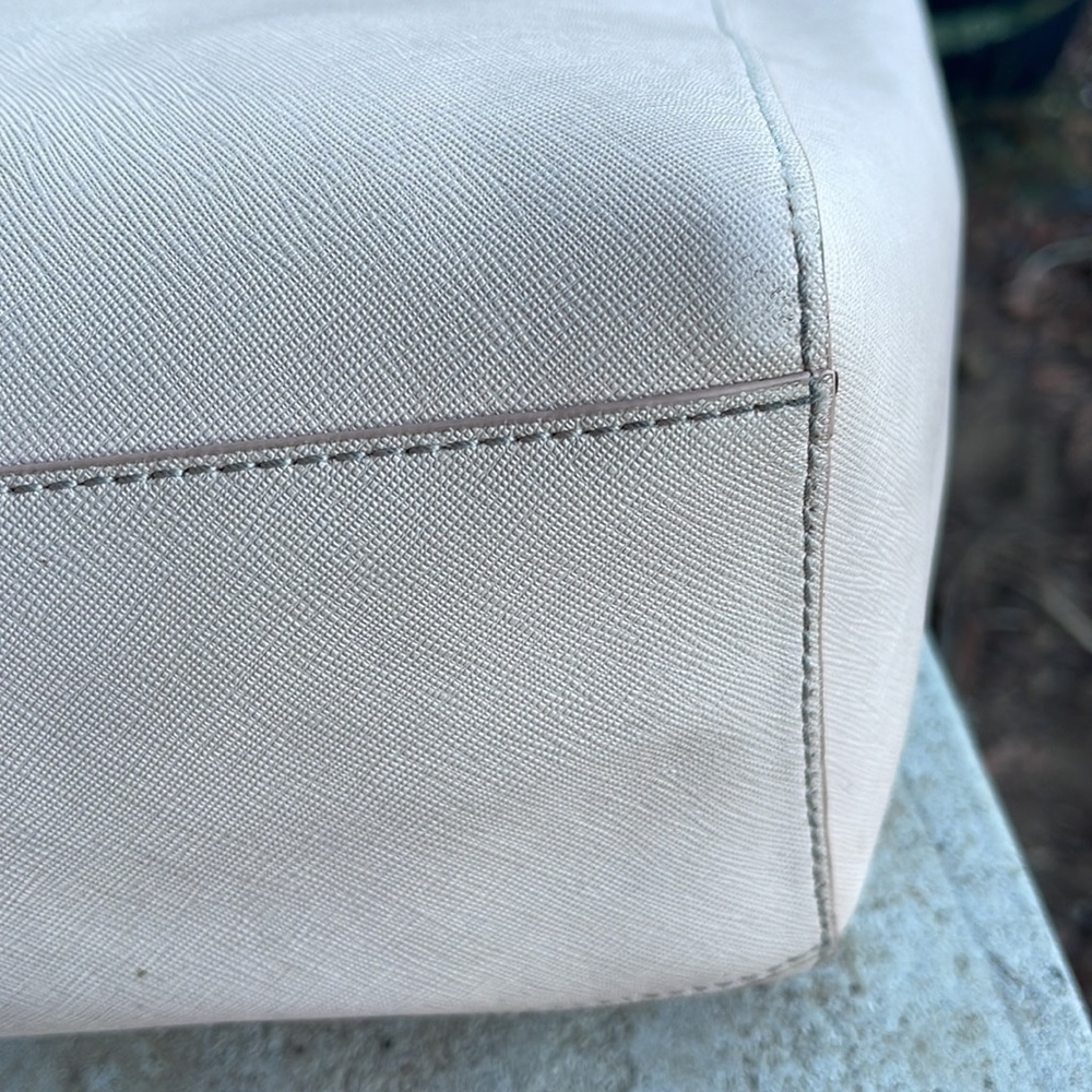 Tory Burch Small York Tote - Picture 5 of 9
